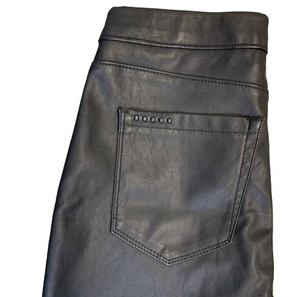 BLANKNYC Vegan Leather Bike shorts Stretch black Sz 26 banded waist flat front - Picture 5 of 15